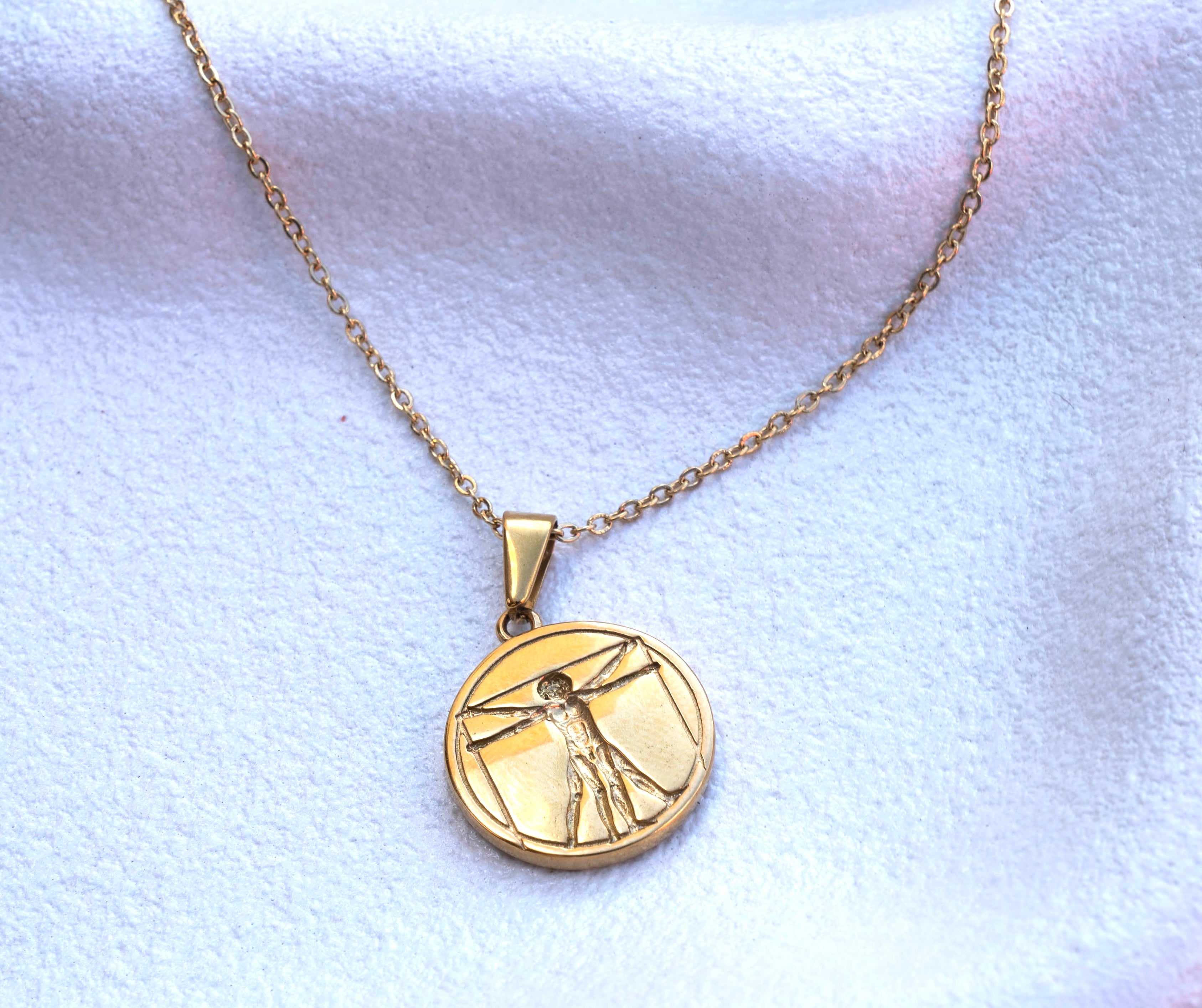 VITRUVIAN MAN PENDANT (GOLD)